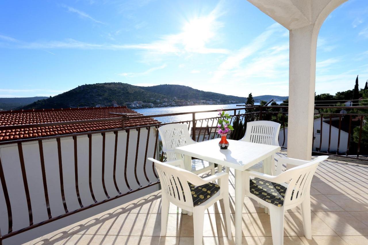 Apartments By The Sea Rogoznica - 10338 Ngoại thất bức ảnh